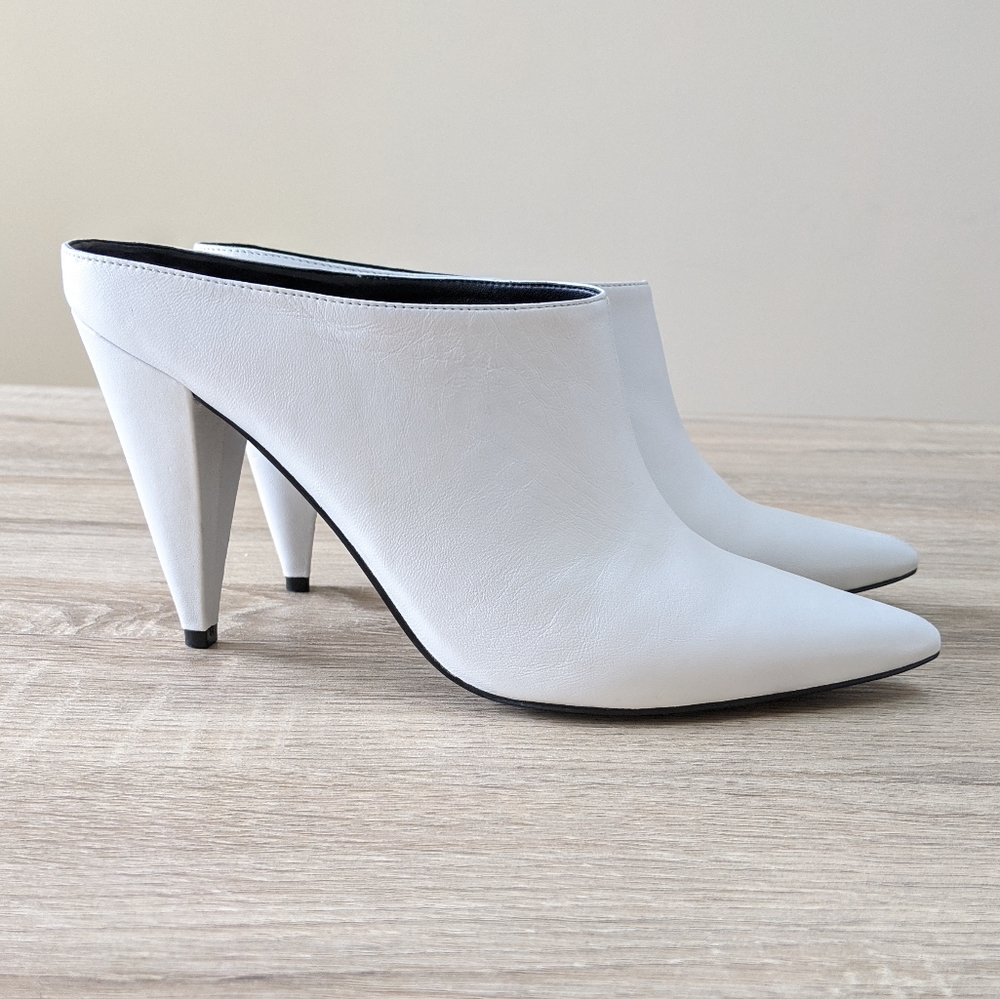 Marc Fisher LTD
Harlie Pointed Toe White Mule